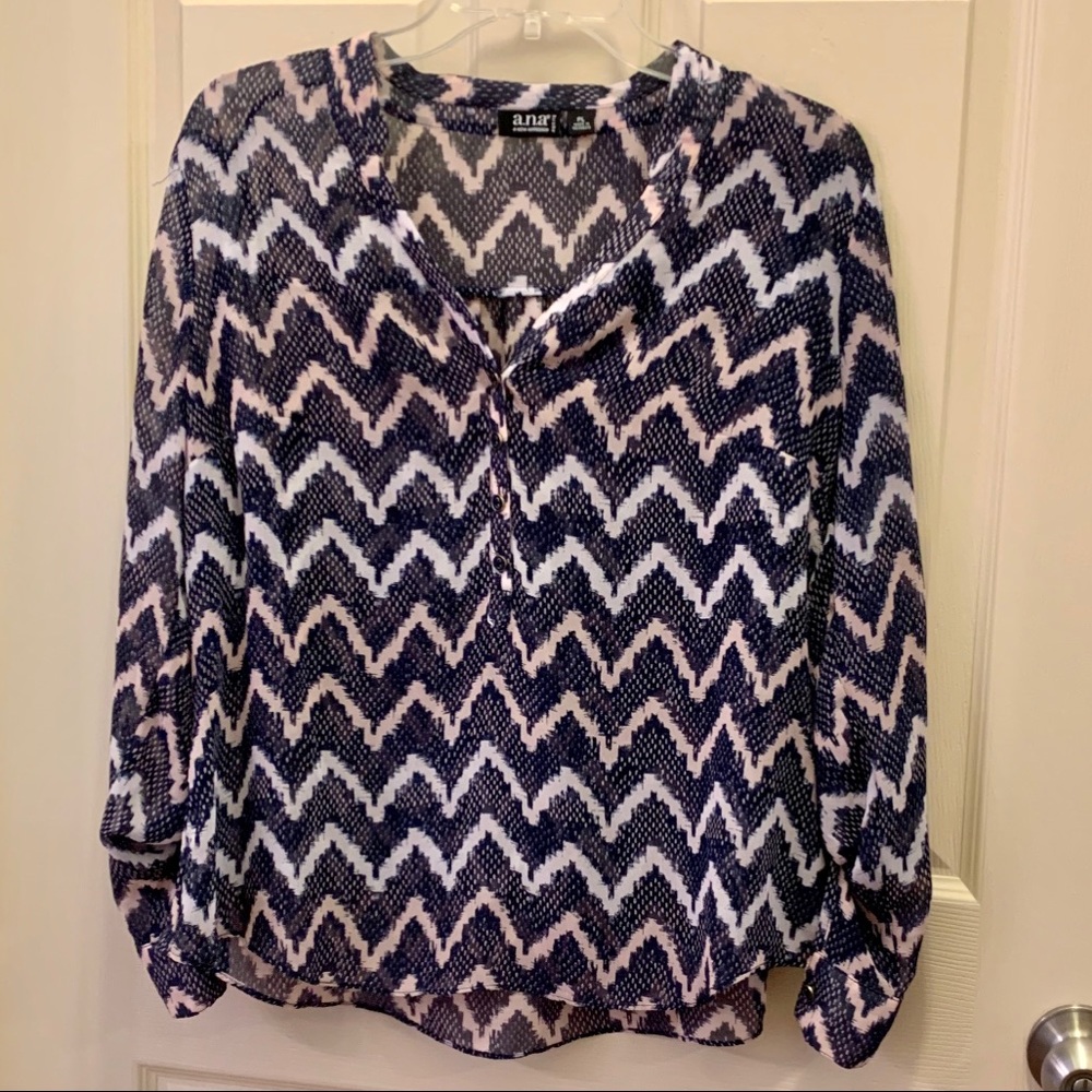 Patterned dress blouse.